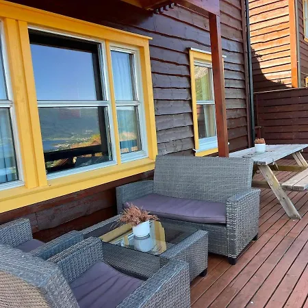 Amazing River Views - Private Sauna - Balcony! Ferienhaus *