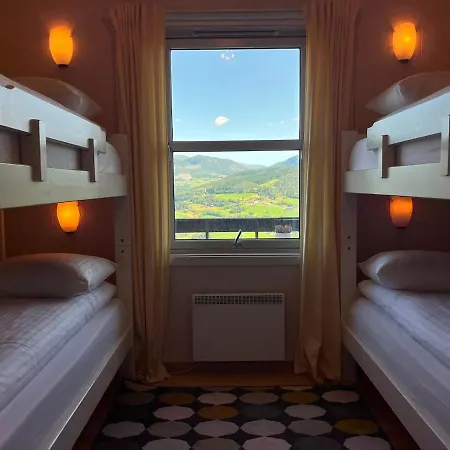 Ferienhaus Amazing River Views - Private Sauna - Balcony! Voss